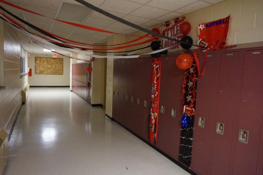 Florettes Decorate Lockers for Football Team